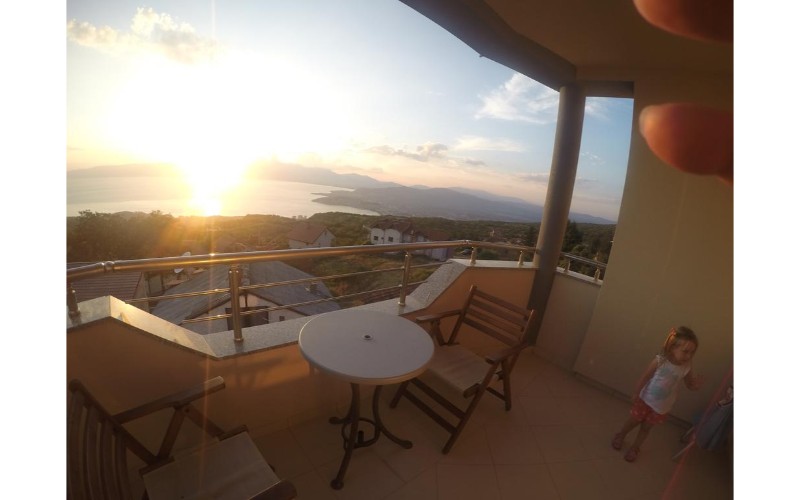 2-Two-Bedroom Apartment with Lake View