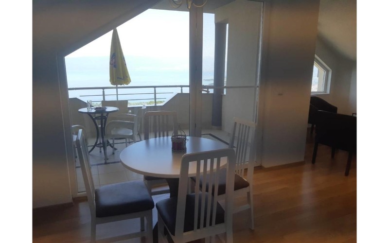 4-Apartment with Lake View
