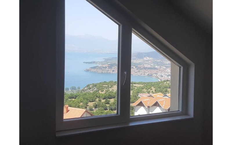 4-Apartment with Lake View