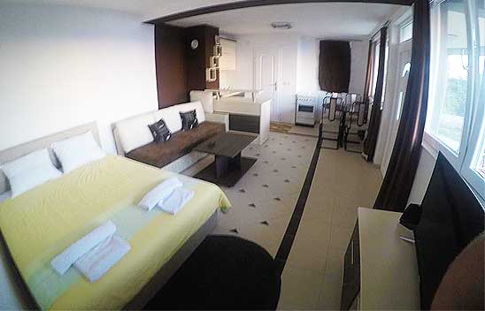 1-Studio Apartment with Garden