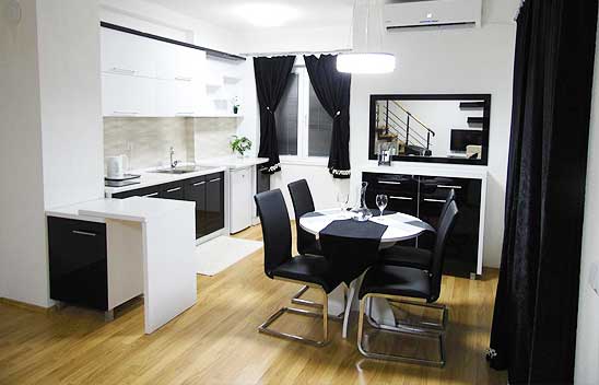 Apartment with Lake View